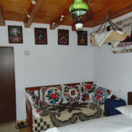 Hotel Casutele Din Moisei Extérieur photo