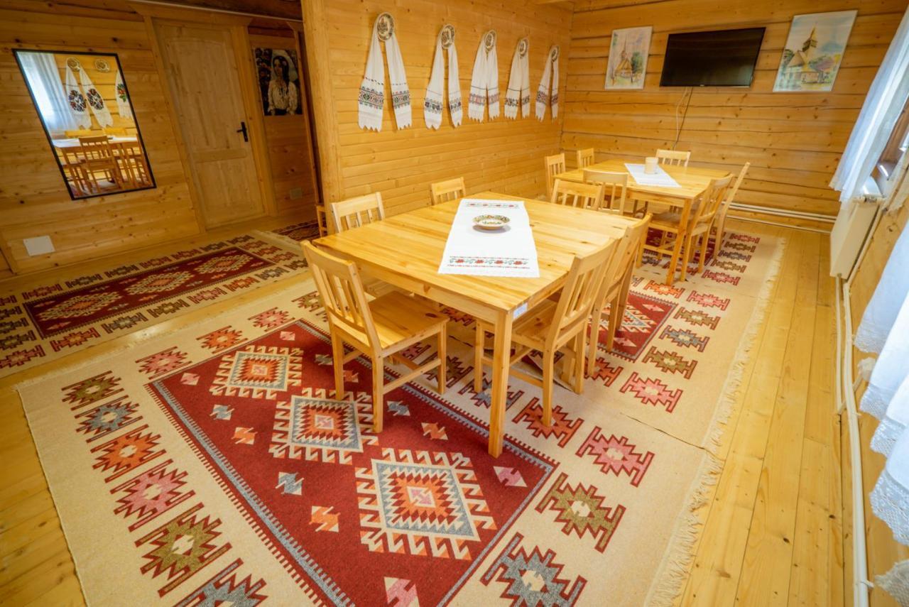 Hotel Casutele Din Moisei Extérieur photo