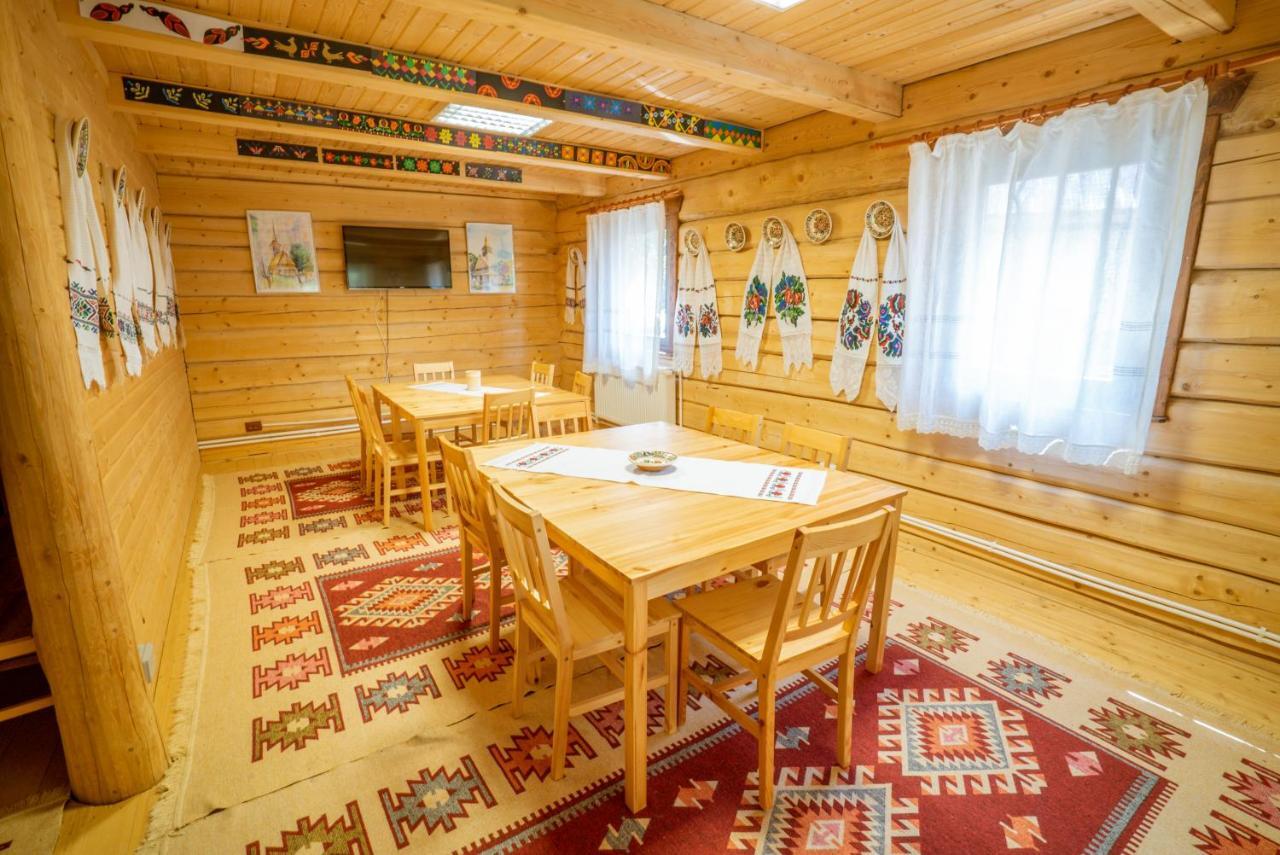 Hotel Casutele Din Moisei Extérieur photo