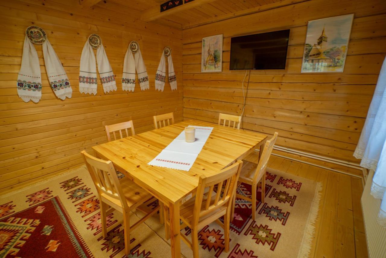 Hotel Casutele Din Moisei Extérieur photo